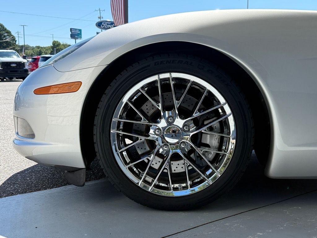 2005 Chevrolet Corvette Base photo 27