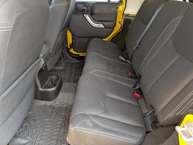 2015 Jeep Wrangler Unlimited Sahara photo 24