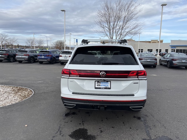 2024 Volkswagen Atlas SEL photo 4