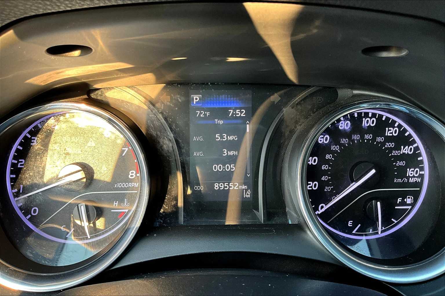 2019 Toyota Camry SE photo 23