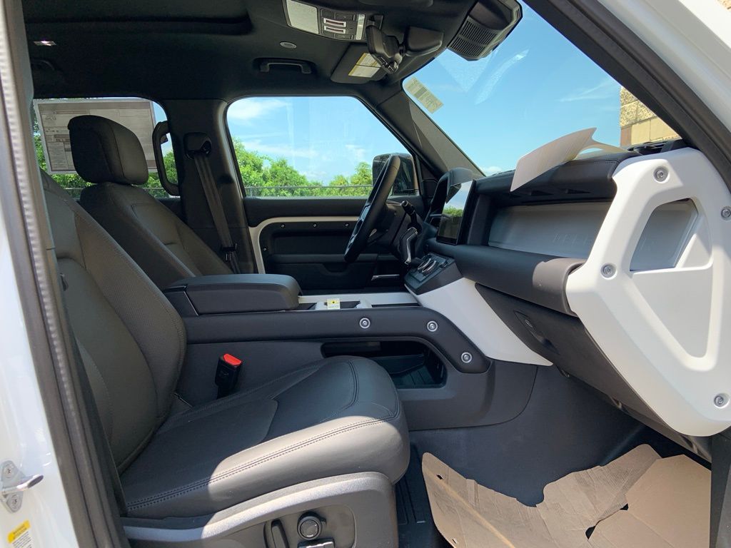 2025 Land Rover Defender 110 X-Dynamic SE photo 15