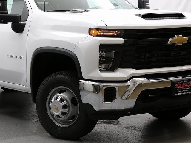 2025 Chevrolet Silverado 3500HD Work Truck photo 2