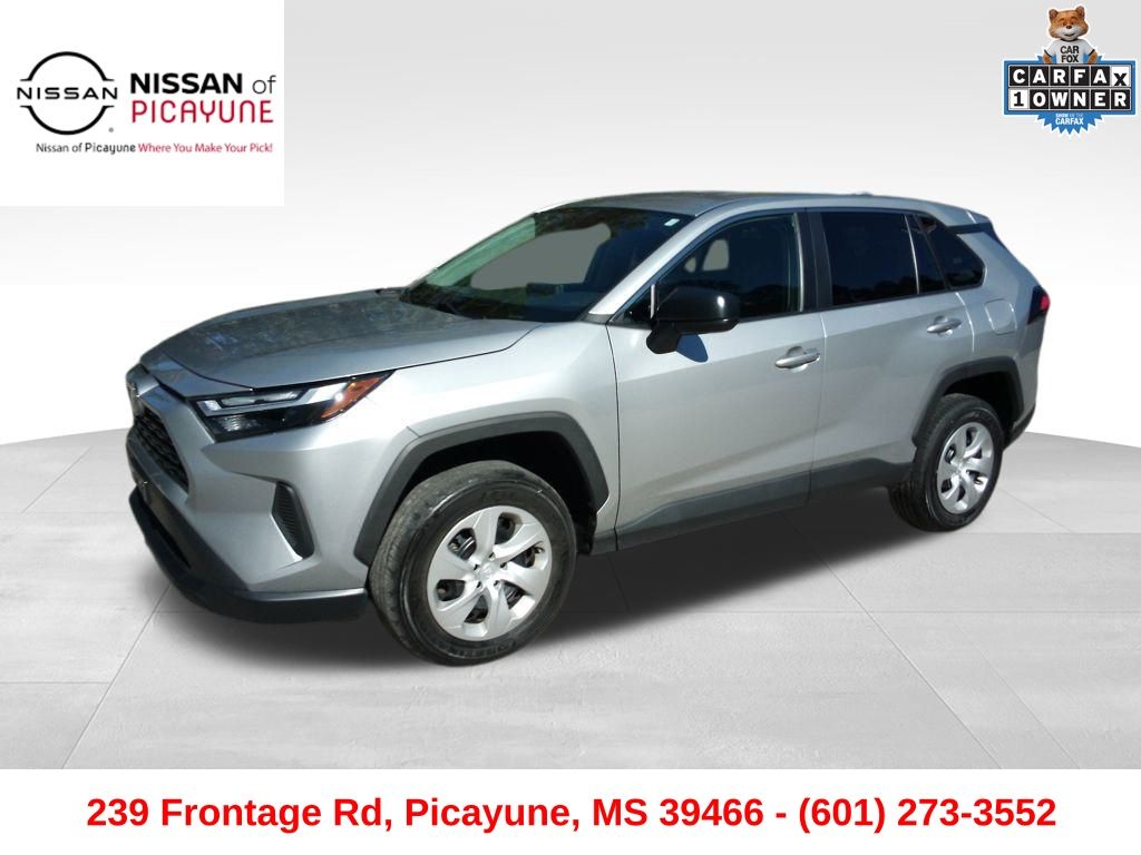 2024 Toyota RAV4 LE's photo