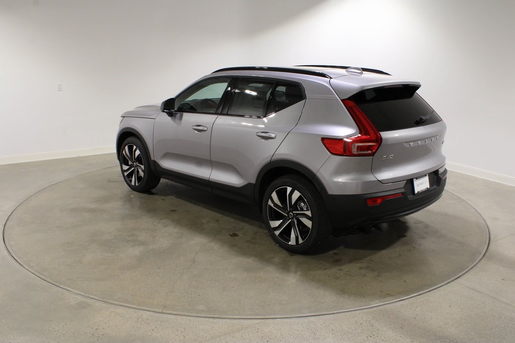 2026 Volvo XC40 Plus photo 4