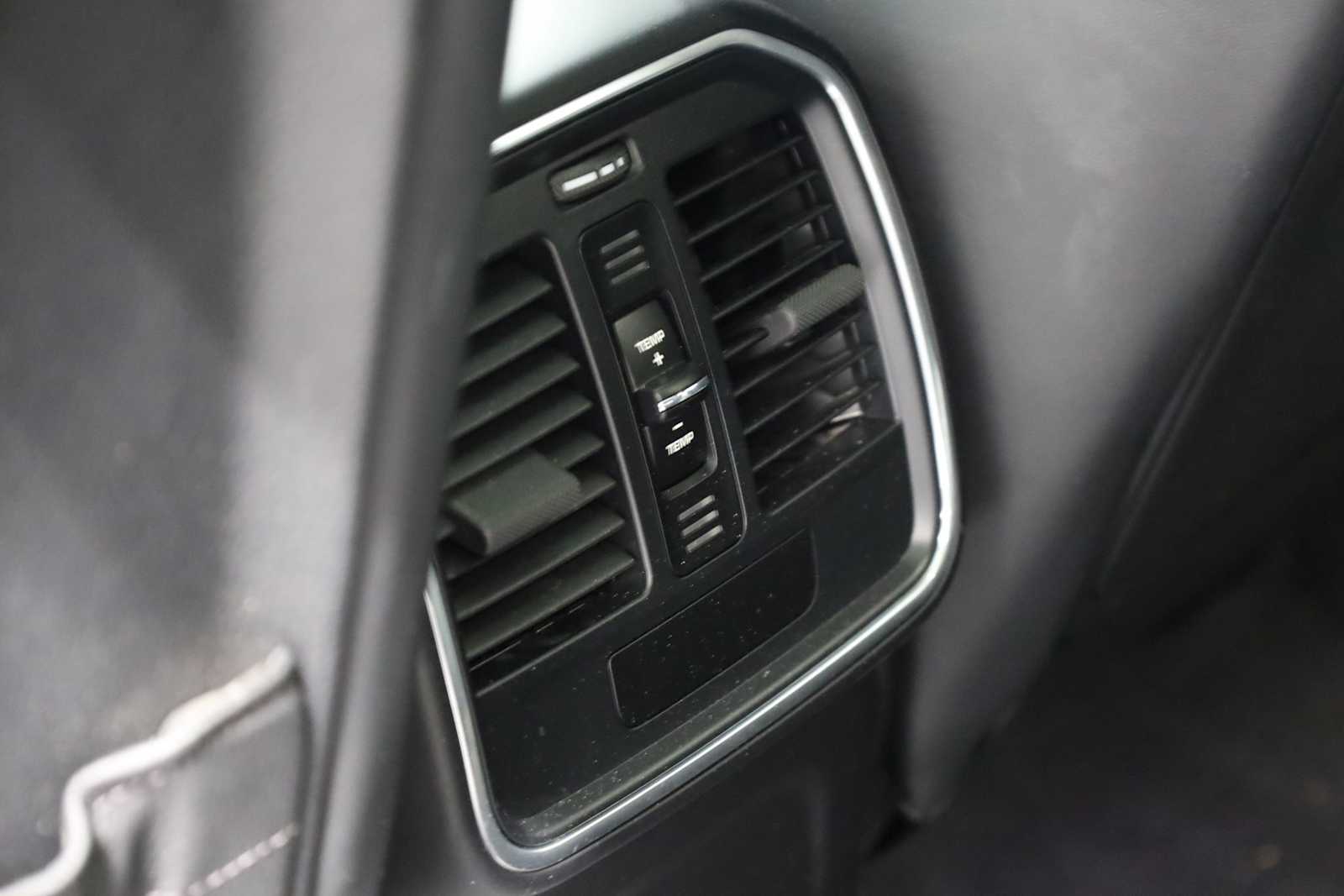 2021 Porsche Macan Base photo 35
