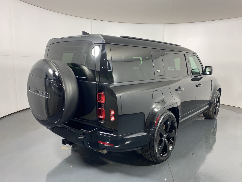 2024 Land Rover Defender 130 X-Dynamic SE photo 5