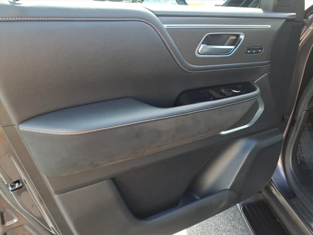 2025 Infiniti QX80 Luxe photo 8