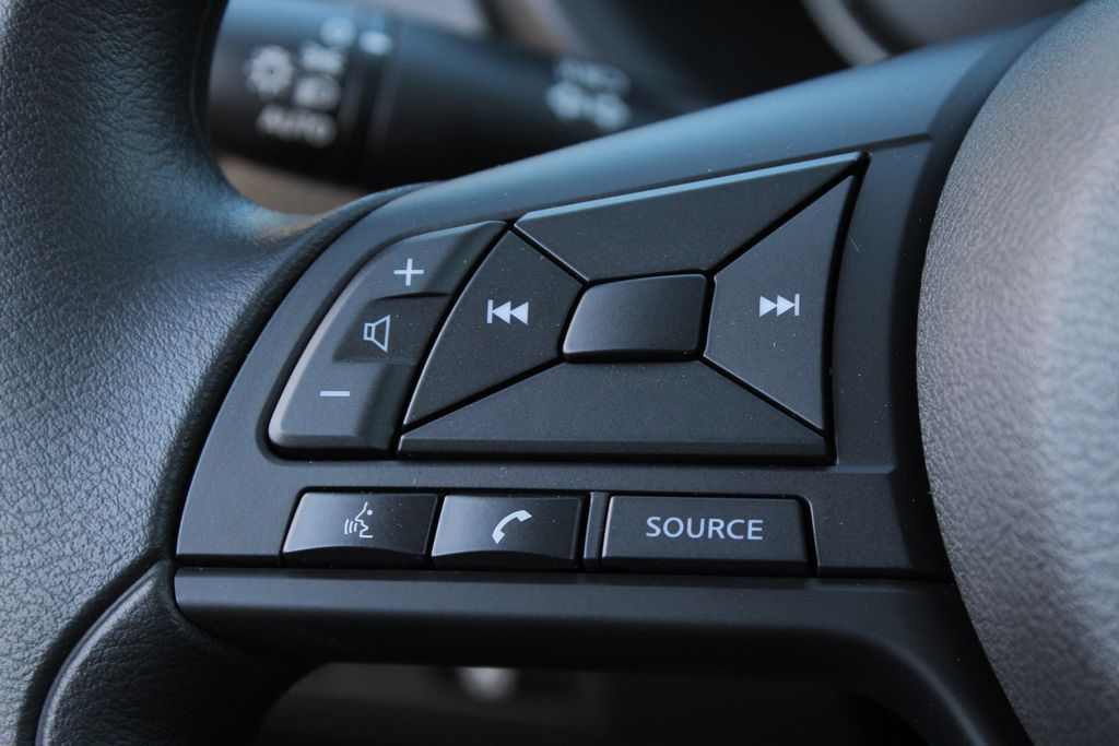 2025 Nissan Kicks Play S photo 11