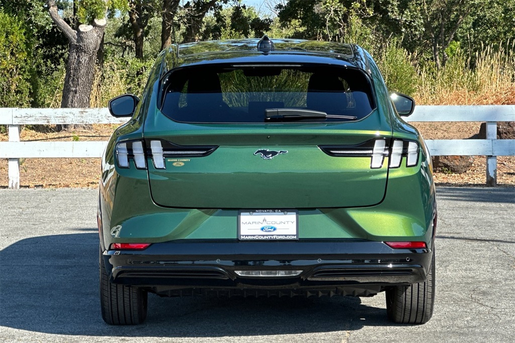 2025 Ford Mustang Mach-E Premium photo 4