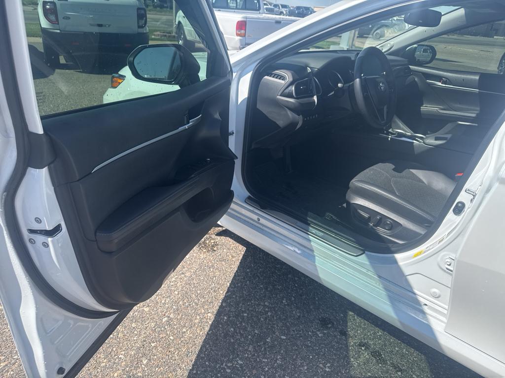 2023 Toyota Camry Hybrid XLE photo 8