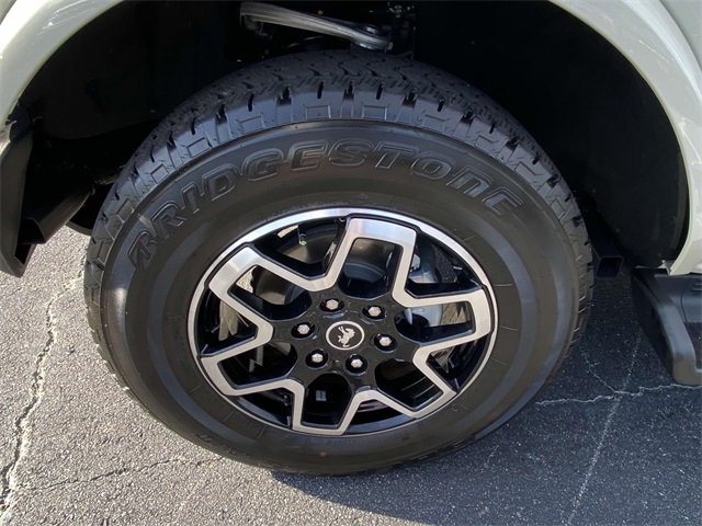 2025 Ford Bronco Outer Banks photo 7