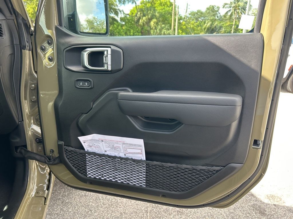 2025 Jeep Gladiator Sport photo 23