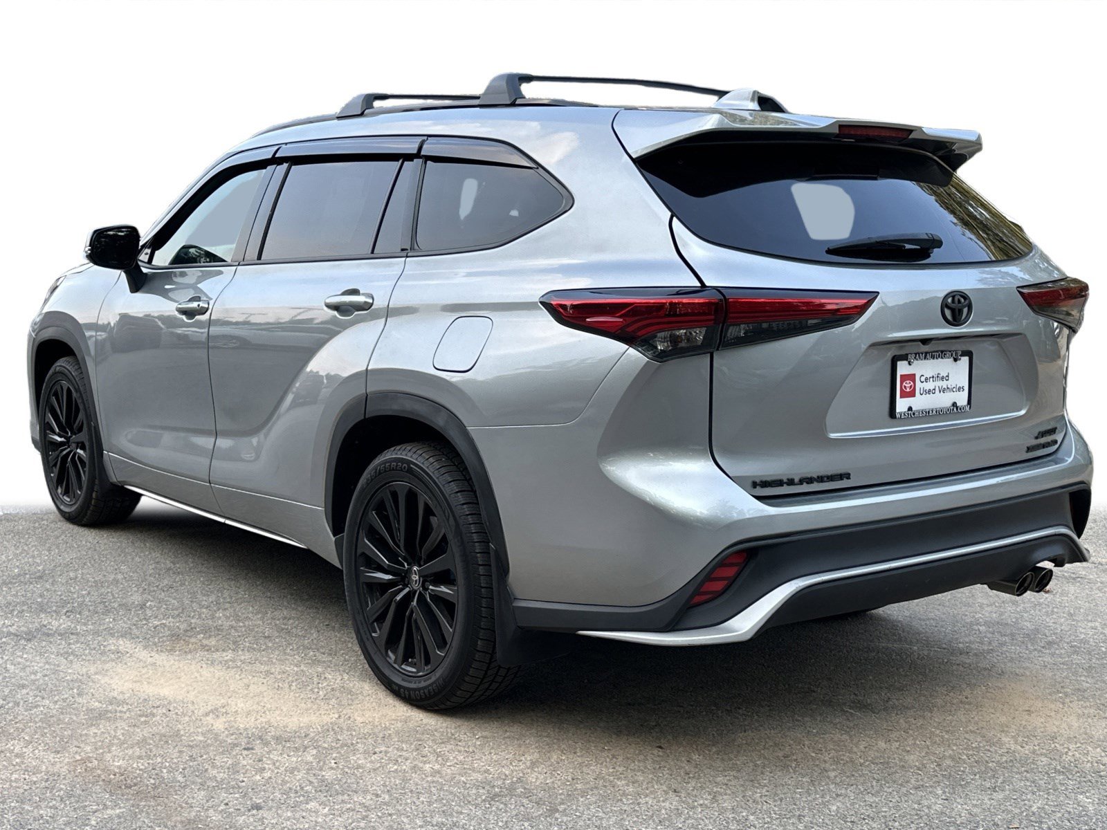 2023 Toyota Highlander L photo 4