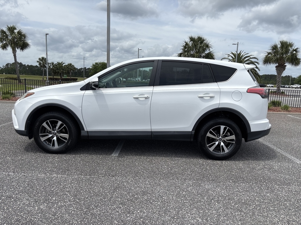 2018 Toyota RAV4 XLE photo 2