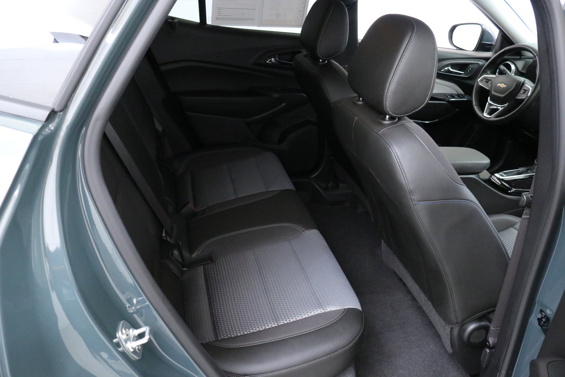 2025 Chevrolet Trax LT photo 24