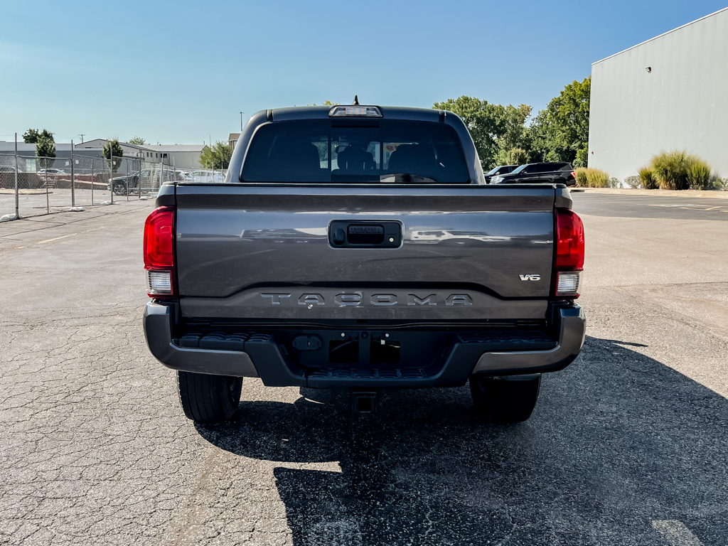 2019 Toyota Tacoma TRD Sport photo 4
