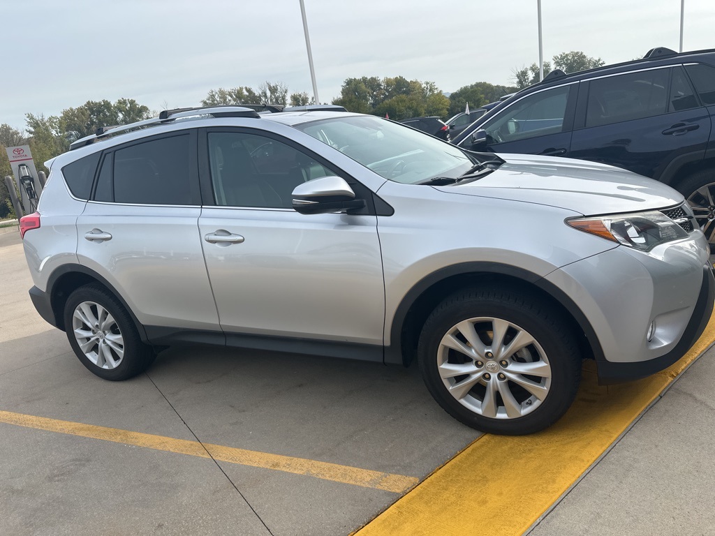 2015 Toyota RAV4 Limited photo 3
