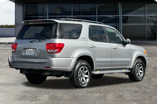 2005 Toyota Sequoia SR5 photo 4