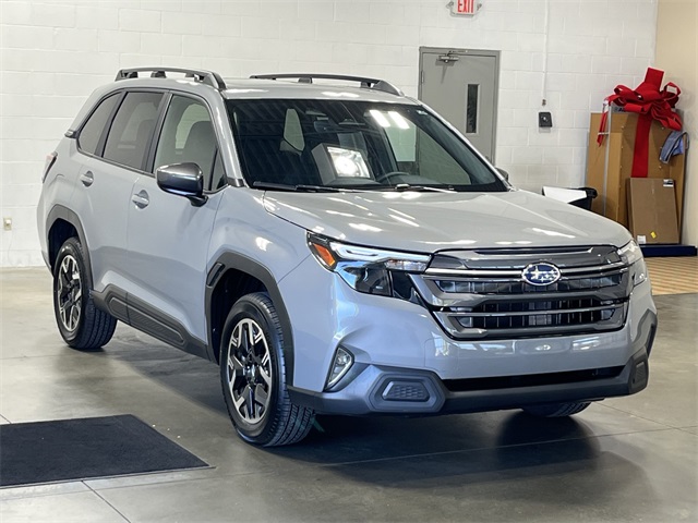 2025 Subaru Forester Premium photo 3