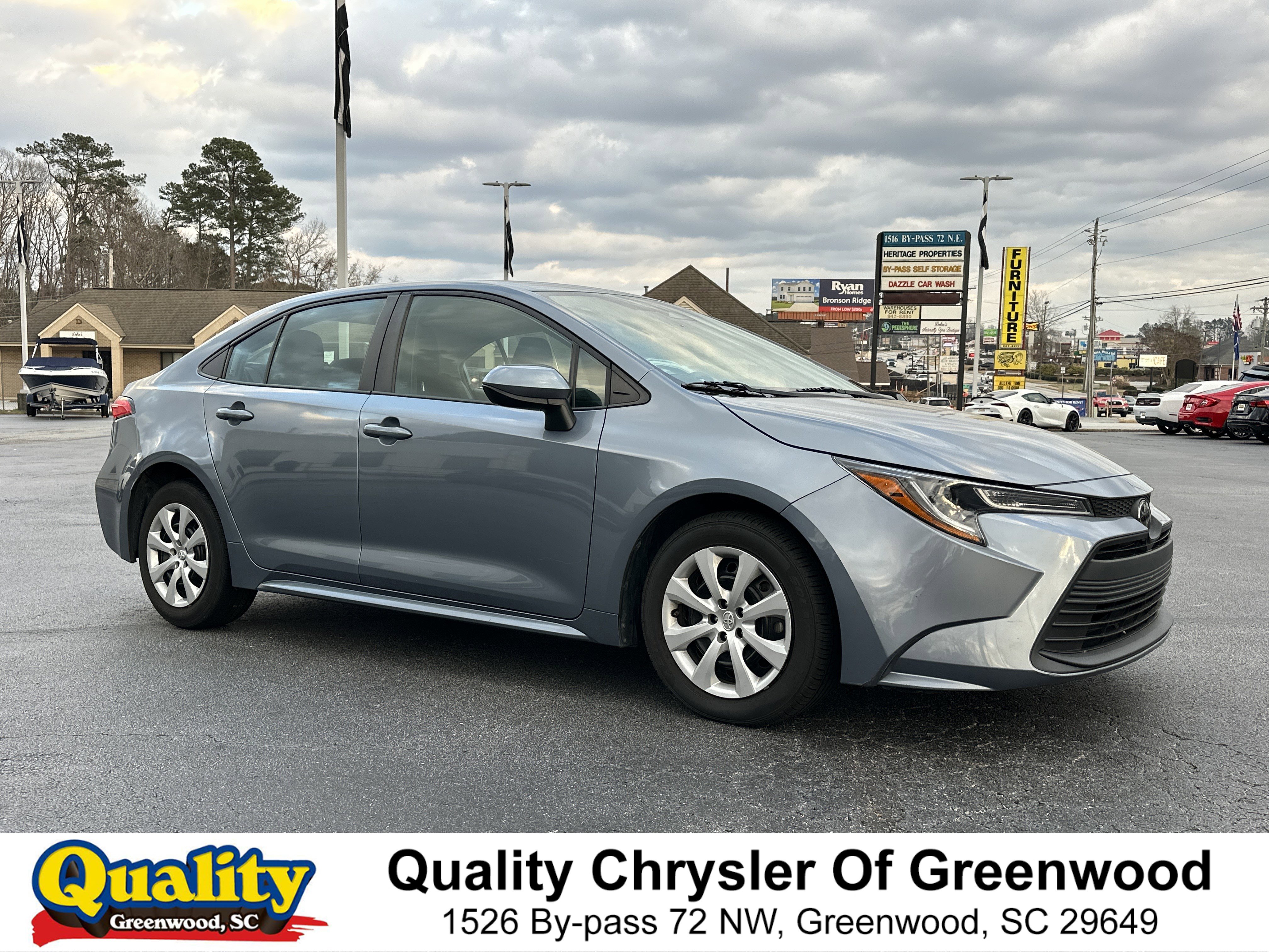 2023 Toyota Corolla LE's photo