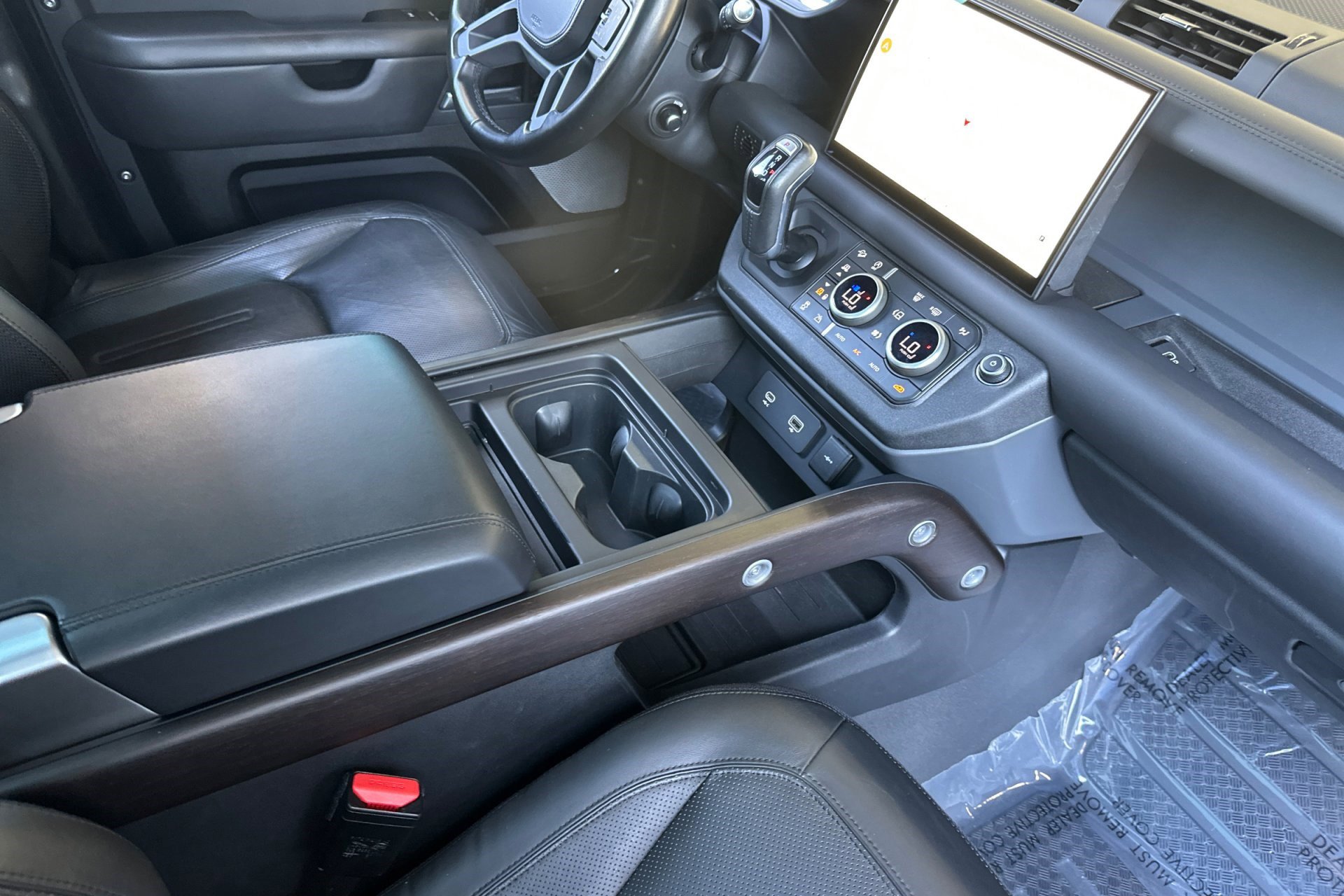 2023 Land Rover Defender 130 X photo 30