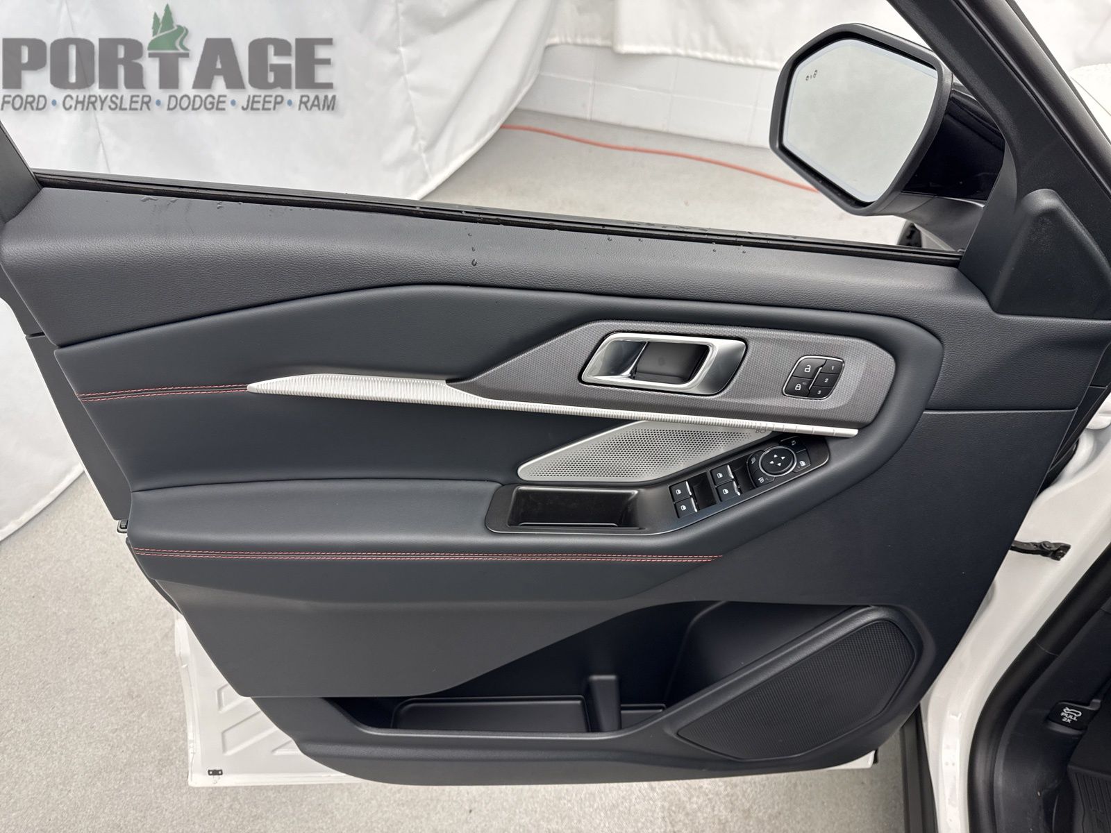 2025 Ford Explorer ST photo 12