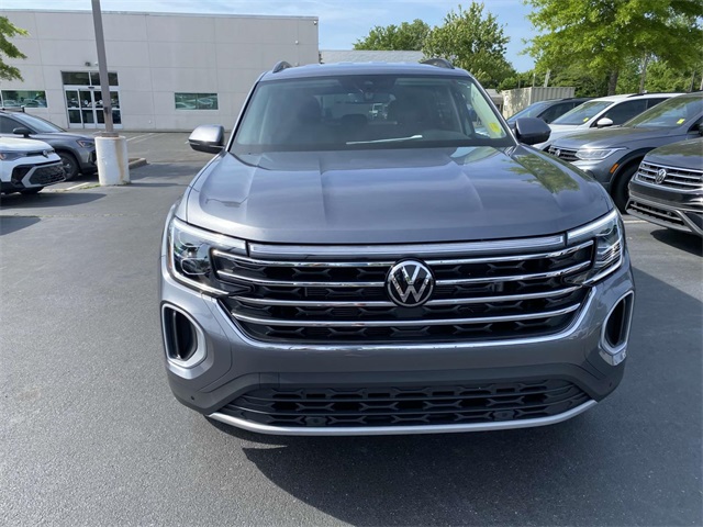 2025 Volkswagen Atlas SE Technology photo 2