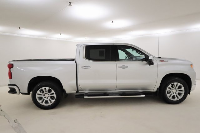 2022 Chevrolet Silverado 1500 photo 2