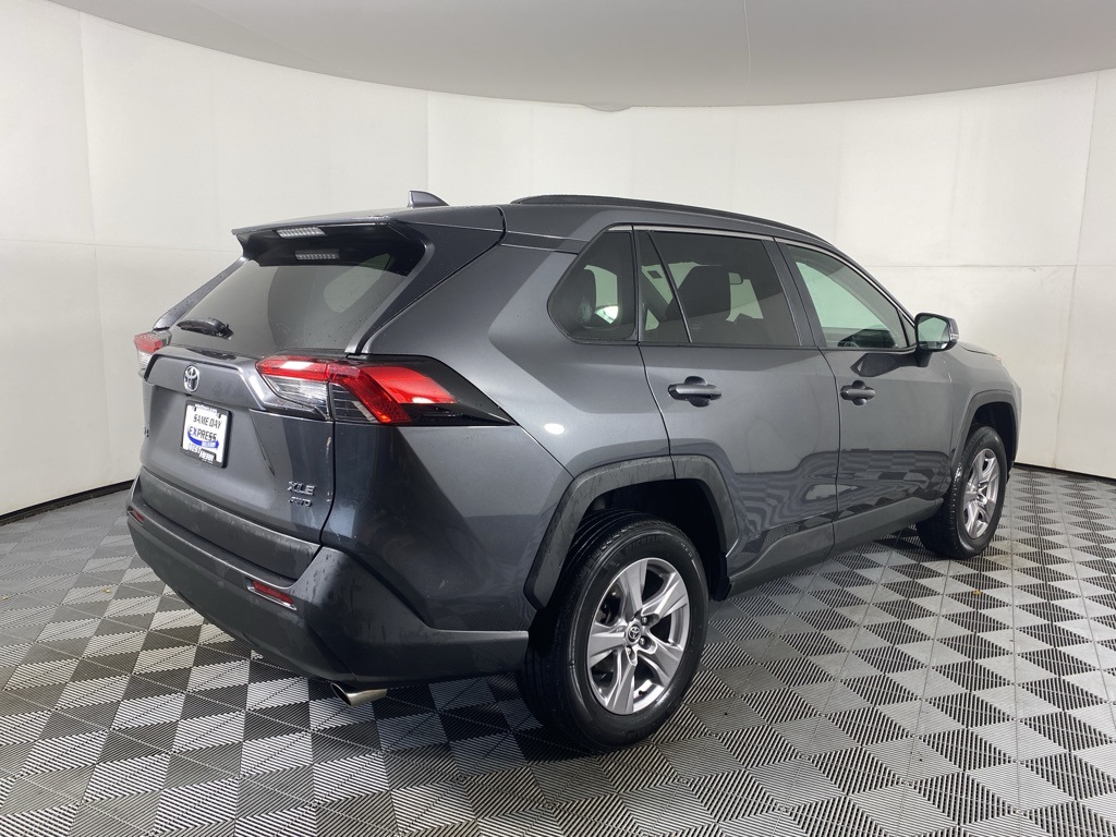 2023 Toyota RAV4 XLE photo 3
