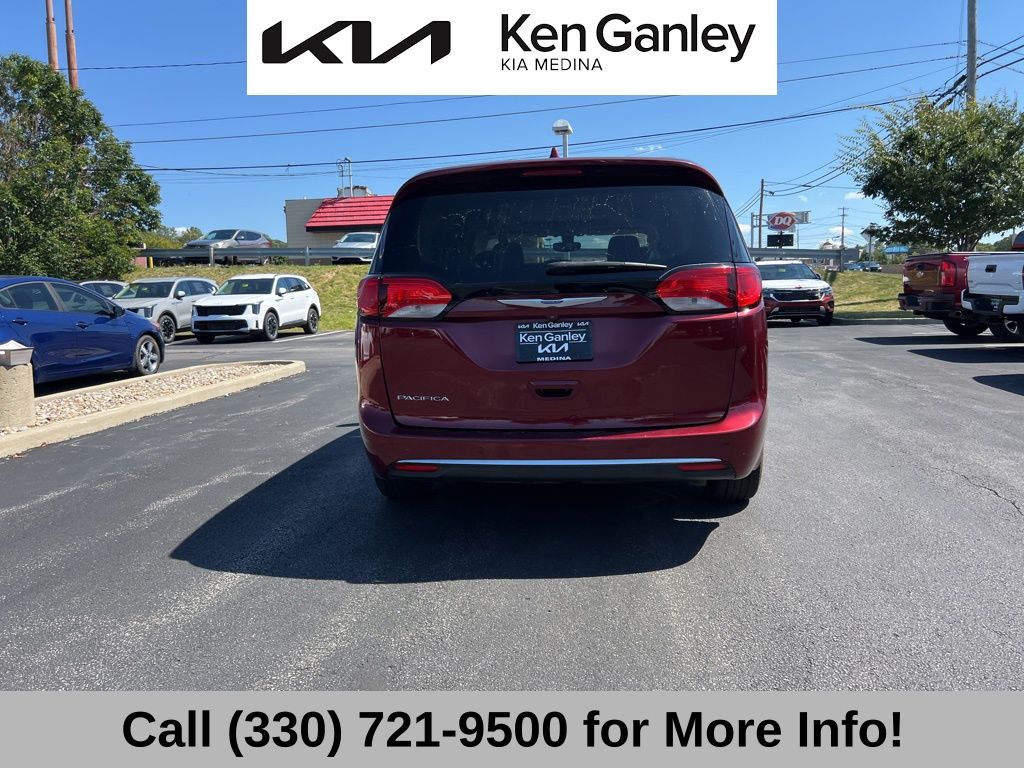 2018 Chrysler Pacifica Touring Plus photo 11