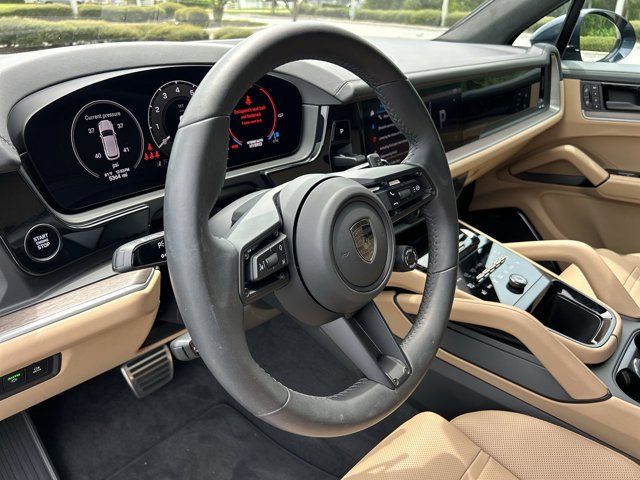 2025 Porsche Cayenne E-Hybrid Turbo photo 10