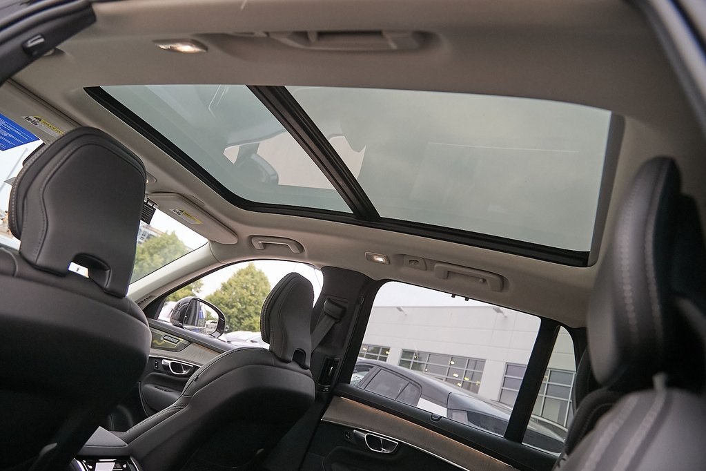 2025 VOLVO XC90 - Image 24