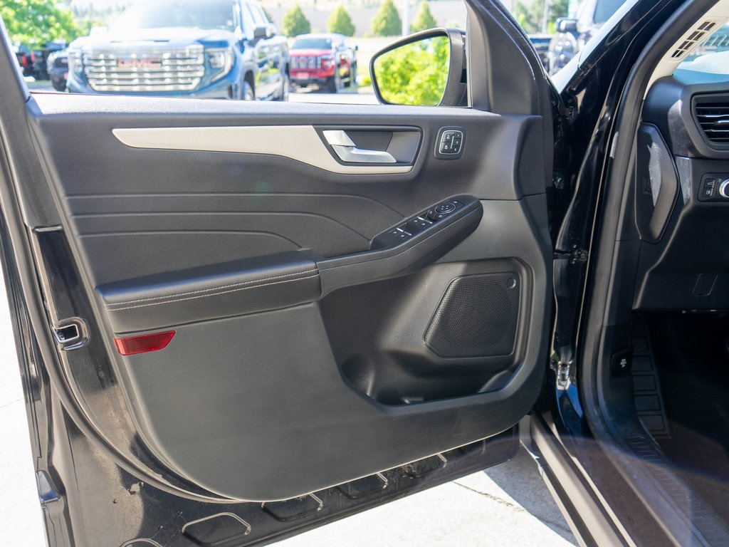 2021 Ford Escape SEL photo 15