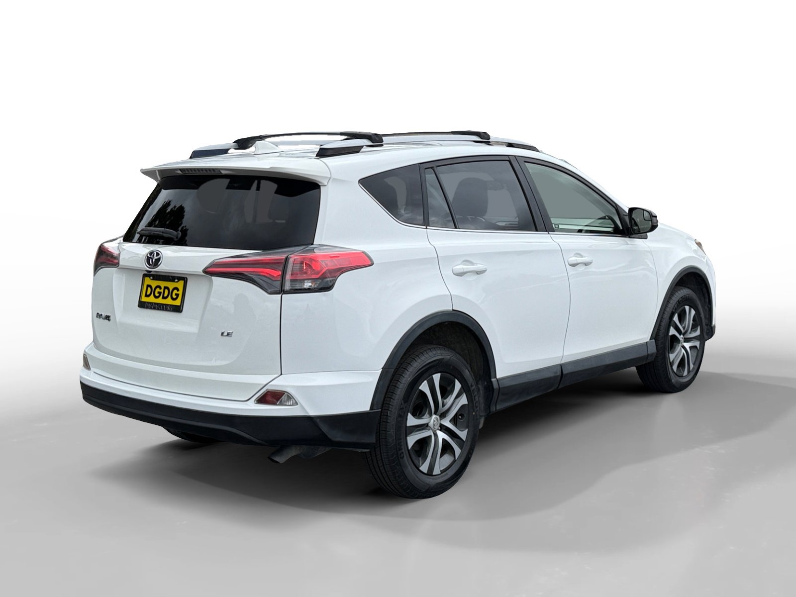 2018 Toyota RAV4 LE photo 4
