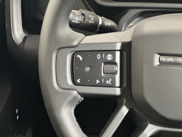 2025 Land Rover Defender 110 S photo 25