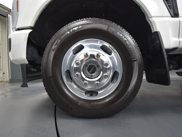 2025 Ford F-350 photo 13