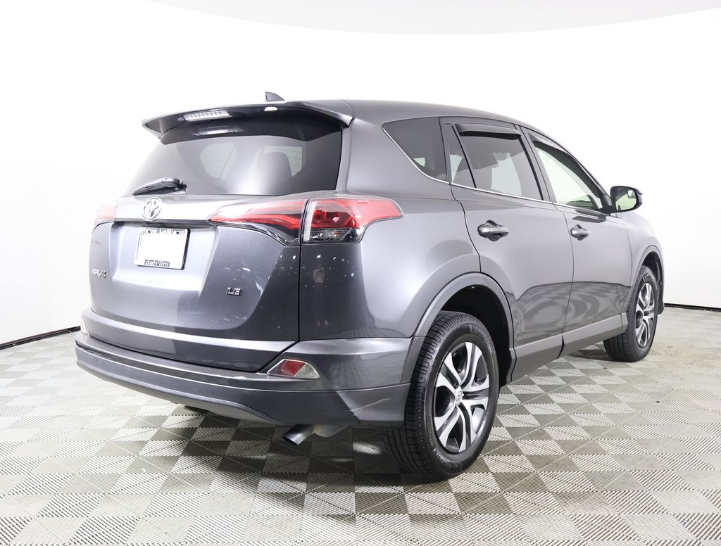 2018 Toyota RAV4 LE photo 4