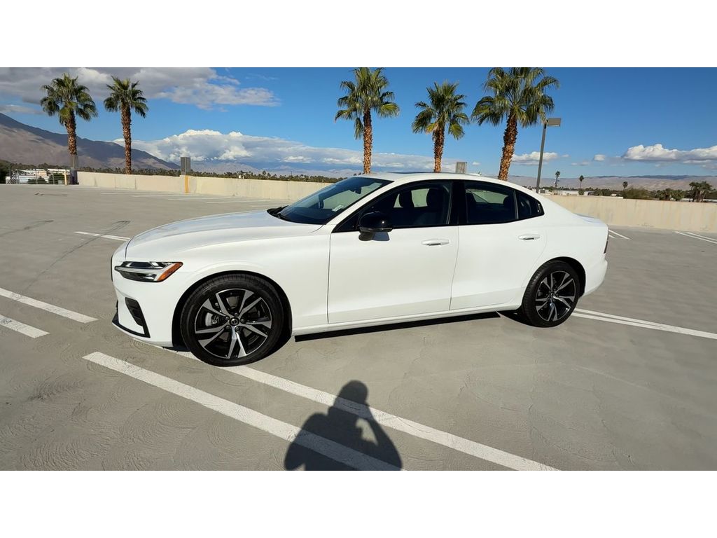 2024 Volvo S60 B5 Core photo 4