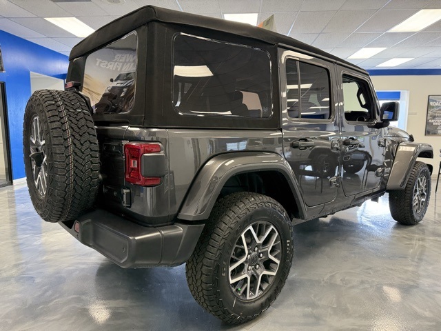 2024 Jeep Wrangler Sahara photo 7