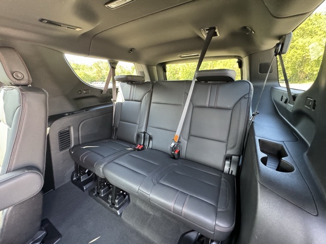 2024 Chevrolet Suburban RST photo 19