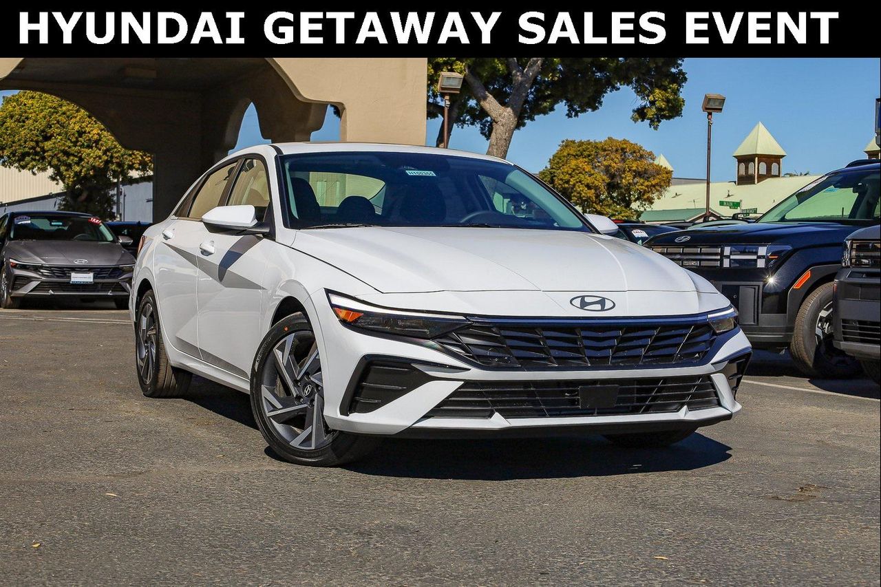 2025 Hyundai Elantra SEL's photo