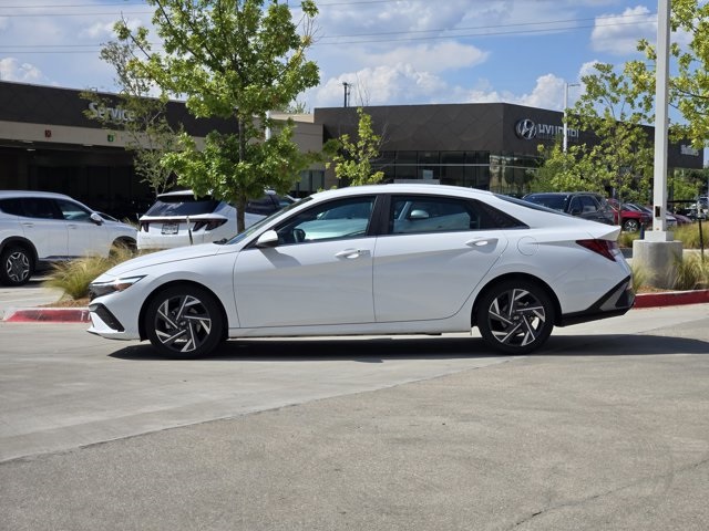 2024 Hyundai Elantra SEL Convenience photo 3