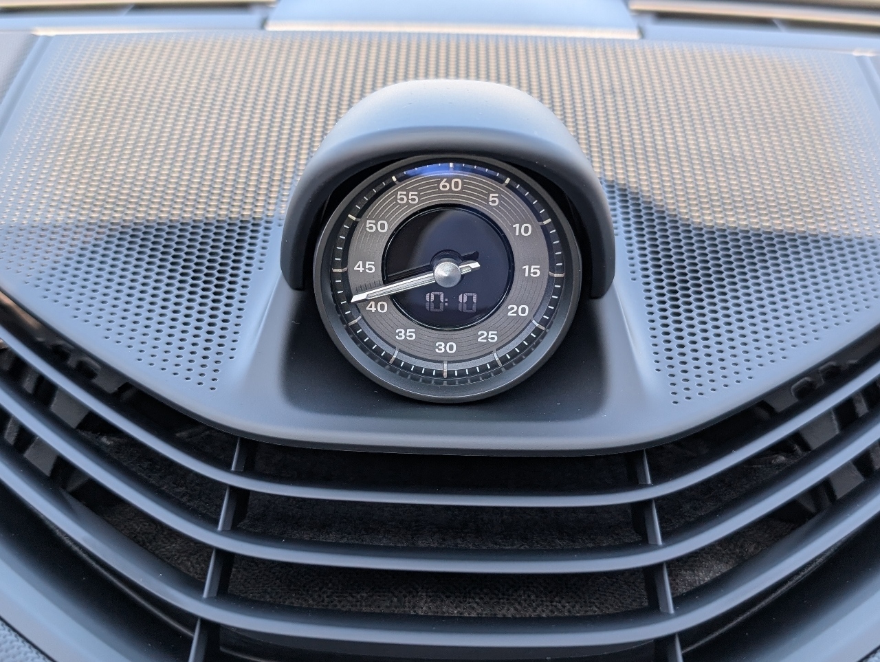 2026 Porsche Taycan 4 photo 15
