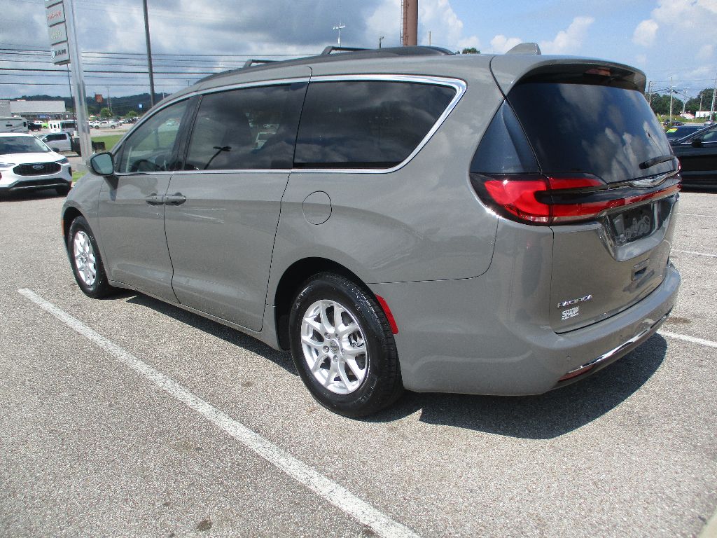 2022 Chrysler Pacifica Touring L photo 17