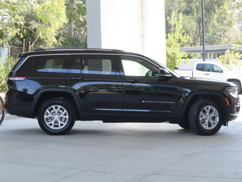 2023 Jeep Grand Cherokee Limited photo 2