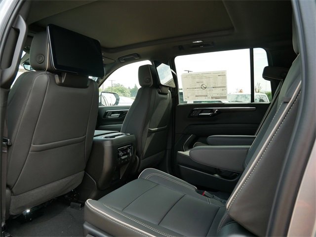 2025 Chevrolet Suburban Premier photo 13
