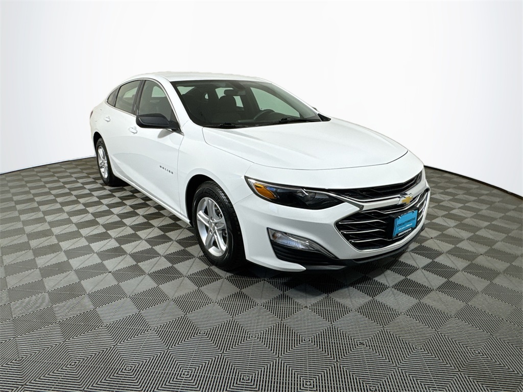 2022 Chevrolet Malibu LS photo 4