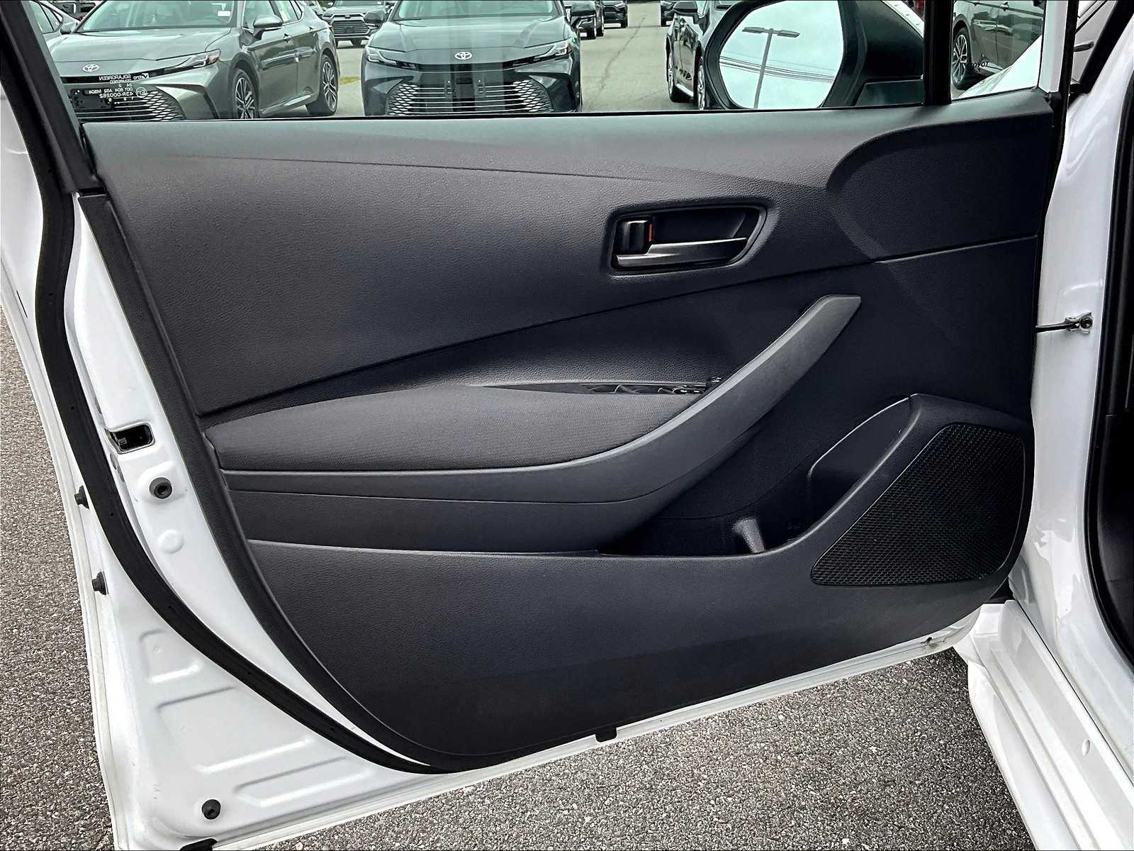 2023 Toyota Corolla LE photo 9