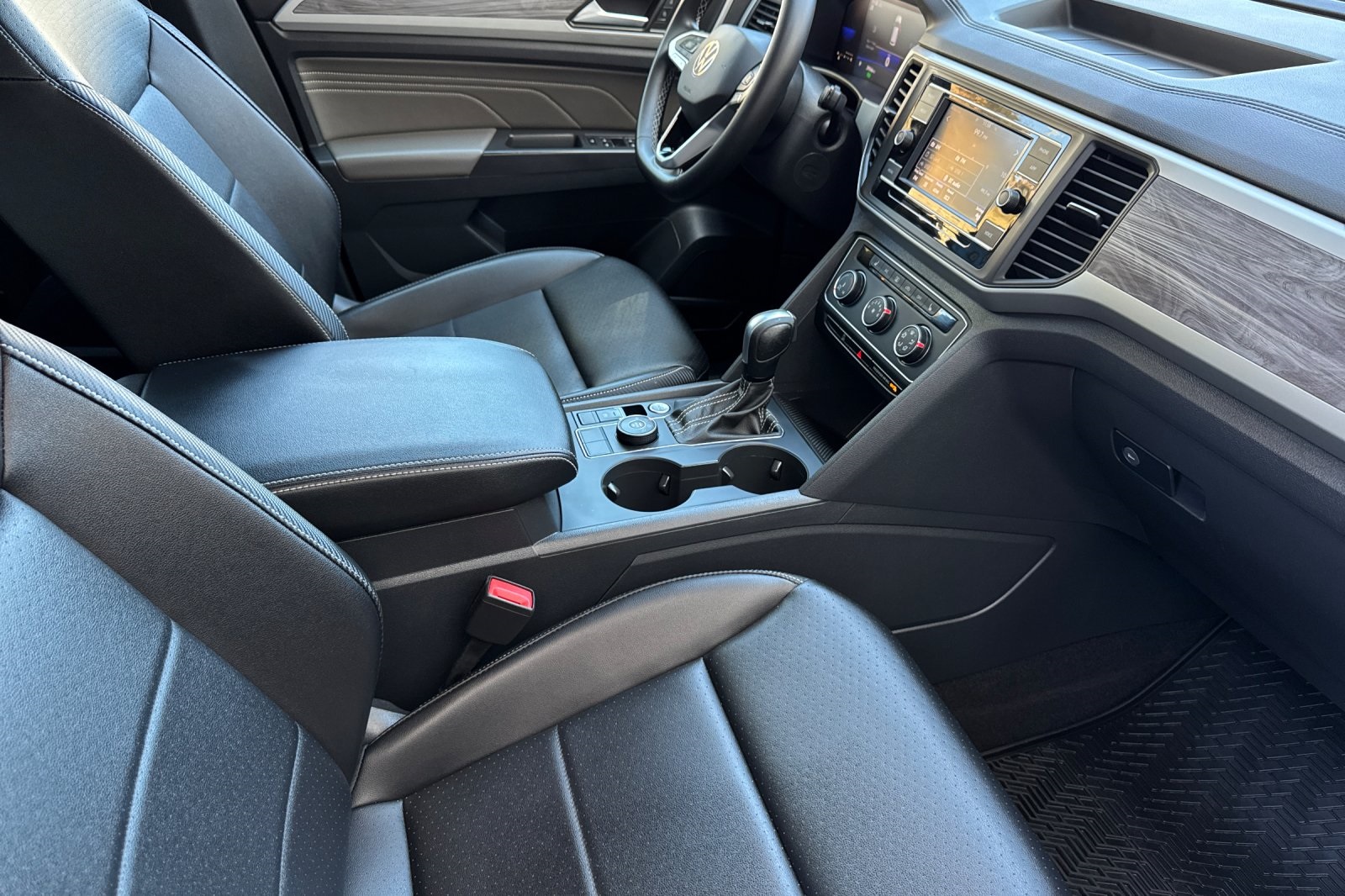2022 Volkswagen Atlas Cross Sport SE photo 16