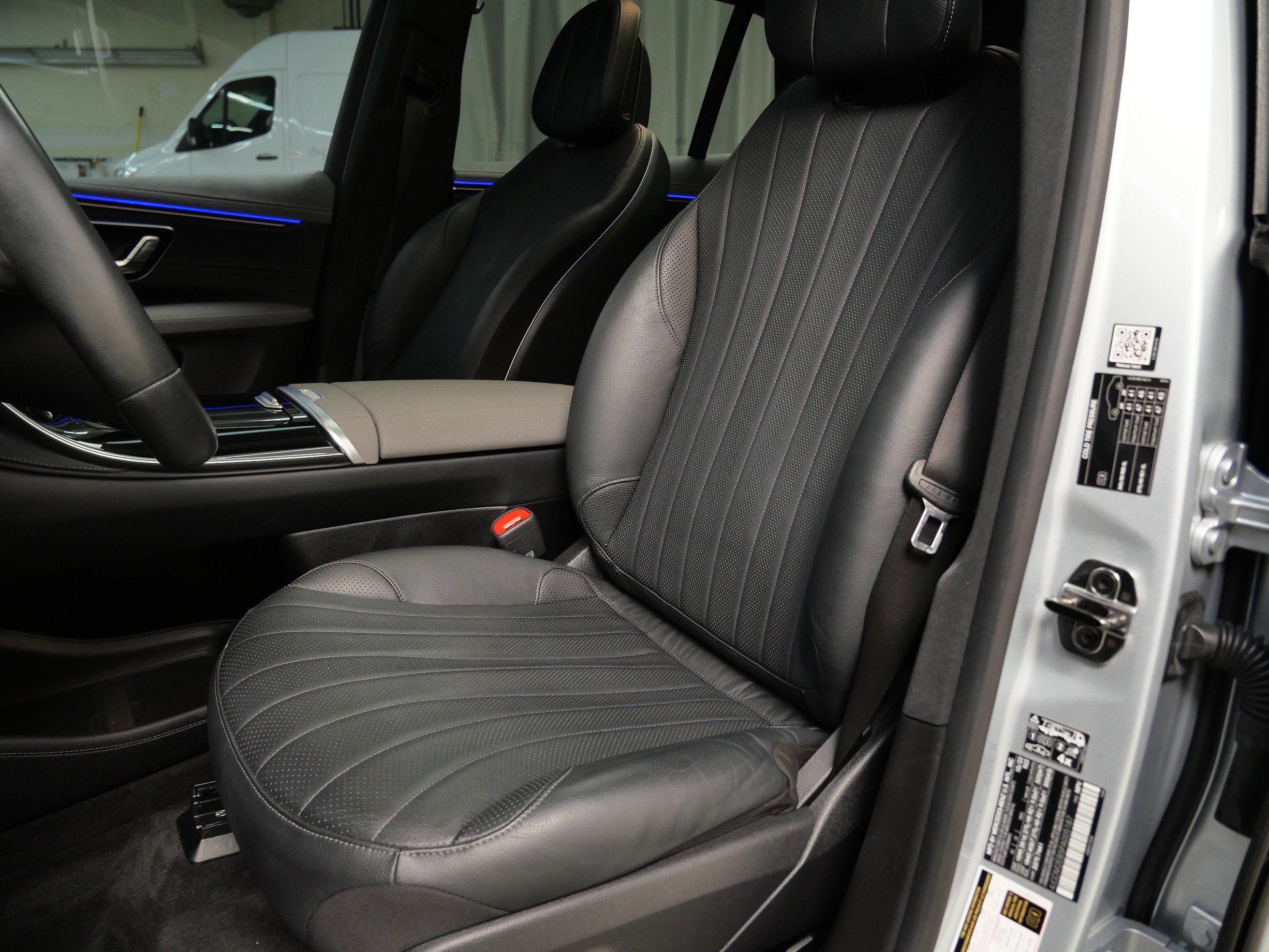 2023 Mercedes Benz EQS SUV 450 4MATIC photo 2